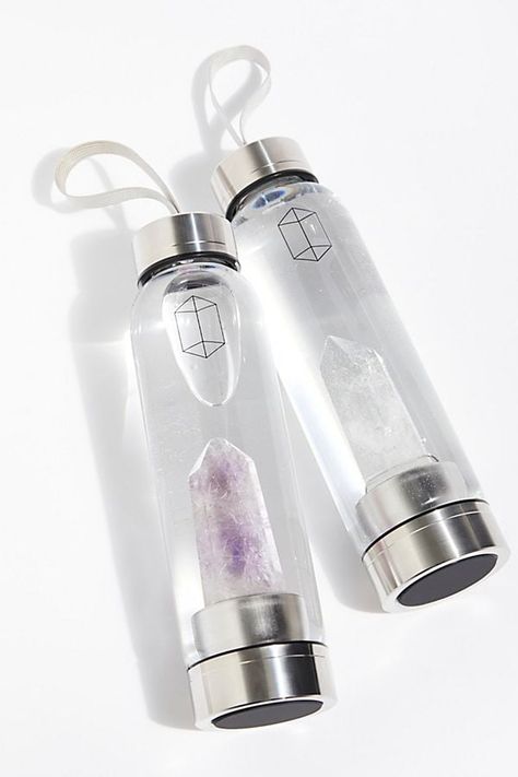 A Cool Water Bottle: Glacce Crystal Elixir Water Bottle Crystal Elixir, Trendy Water Bottles, Desain Pantry, Custom Pet Pillow, Cute Water Bottles, Raw Crystals, Glass Water Bottle, Botol Air, Beauty Wellness