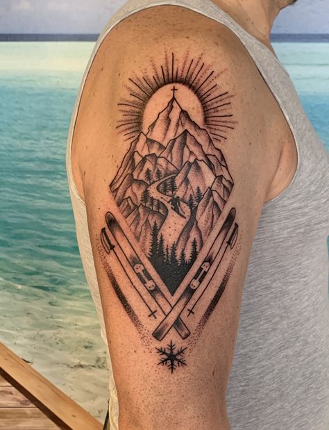 Tattoo Berge, Skiing Tattoo, Moutain Tattoos, Ski Mountains, Sketch Tattoo Design, Sketch Tattoo, Mountain Tattoo, Tattoo Designs Men, Tattoo Sketches