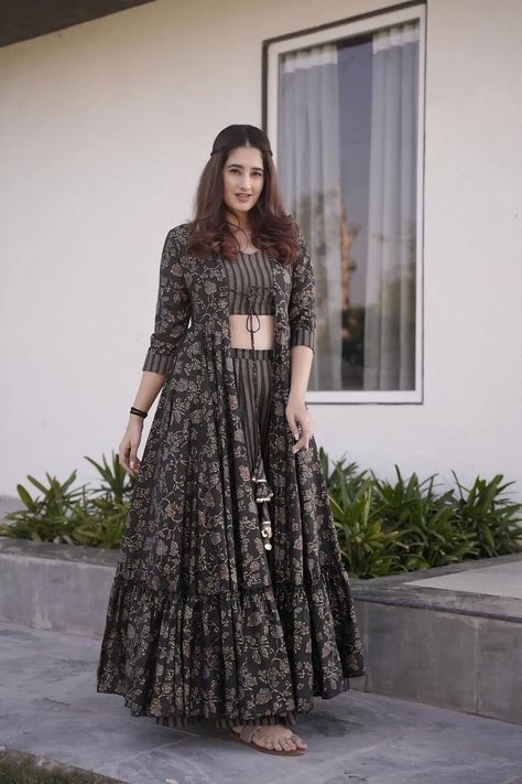 Fancy Crop Top, Western Suit, Printed Crop Top, Long Gown Design, Lehenga Designs Simple, Traditional Outfit, Designer Dresses Casual, Stylish Party Dresses, Party Wear Indian Dresses