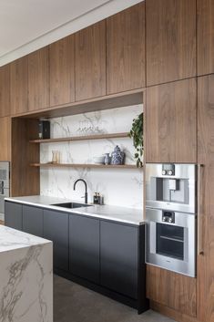 Modern Walnut Kitchen, Brown Kitchen Designs, Minimalist Kitchen Design, Kitchen Design Trends, Kitchen Concepts, Contemporary Kitchen Design, Modern Kitchen Cabinets, Kitchen Room Design, Kitchen Inspiration Design