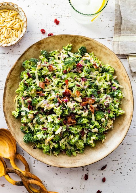 Broccoli Salad - Two Peas & Their Pod Two Peas And Their Pod, Easy Skillet Chicken, Recipes By Ingredients, Party Side Dishes, Broccoli Bacon, Delicious Broccoli, Slow Cooker Italian Beef, Classic Salad, Popular Side Dishes