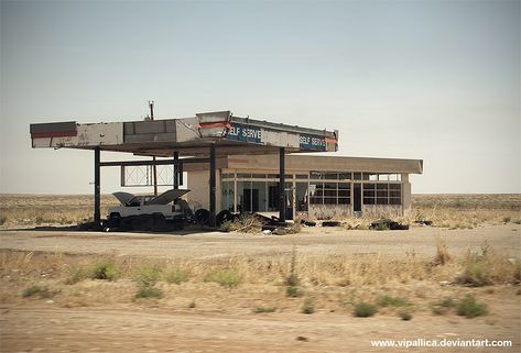 Abandoned Gas Station | An abandoned Gas Station close to th… | Flickr Abandoned Gas Station, Abandoned Mansion For Sale, Desert Aesthetic, Pompe A Essence, Old Gas Stations, In The Middle Of Nowhere, Petrol Station, Gas Stations, Middle Of Nowhere