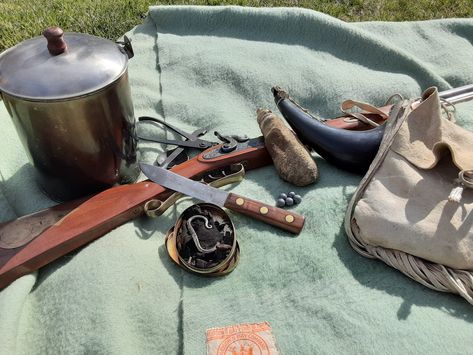 What Gear Would a Mountain Man Carry — Frontier Life Primitive Camping Gear, Mountain Man Clothing, Mountain Man Rendezvous, Mountain Man Style, Man Gear, Flint And Steel, Primitive Survival, Mountain Men, Powder Horn