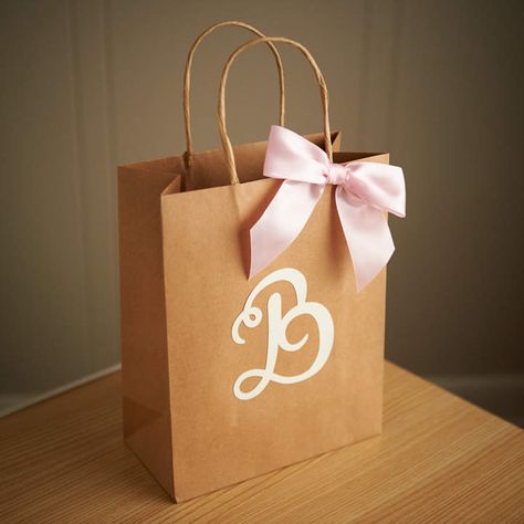 Etsy Gift Bags for Wedding Guests. Handcrafted in 2-5 Business Days. Large Kraft Paper Bags with Handle Gift Bags For Wedding Guests, Bridal Party Gift Bag, Wedding Party Gift Bags, Decorated Gift Bags, Decorated Bags, Gift Bags Diy, Bridesmaid Gift Bags, Personalized Ribbon, Wedding Welcome Bags