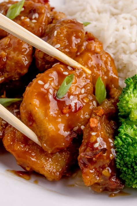 Air Fryer General Tso Chicken Easy, General Tso Chicken Air Fryer, General Tso Chicken Easy, General Chicken Recipe, Takeout At Home, Poulet General Tao, General Tso Sauce, General Tso's Chicken Recipe, General Tso's Chicken