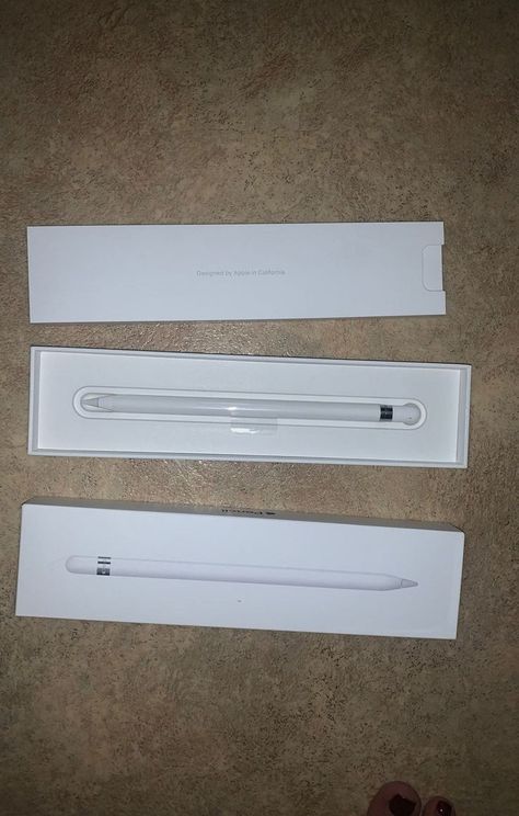 Apple Pen Aesthetic, Pen Aesthetic, Apple Pencil 1st Generation, Apple Pen, Geek Squad, Iphone Obsession, Apple Macbook Air, Apple Accessories, Cool Inventions