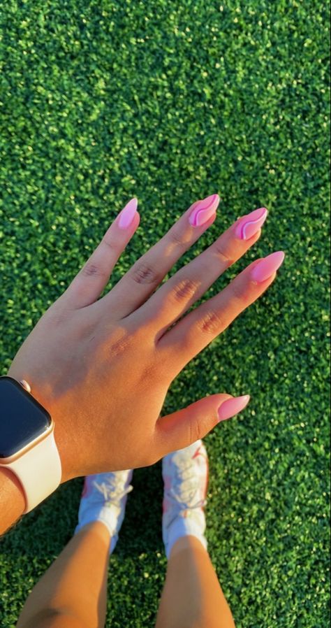 Simple Summer Nails Almond Pink, Pink Almond Design Nails, Light Pink Almond Acrylic Nails Designs, Pink Almond Nails Design Nailart, Pink Nails Inspo Almond, Beach Nails Vacation Simple Pink, Light Pink Swirl Nails, Light Pink Vacation Nails, Pink Nails With Lines