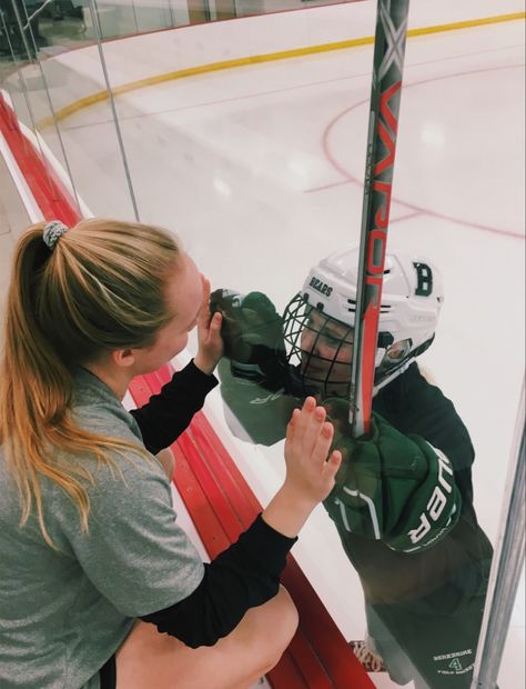 Hockey Mom Aesthetic, Hockey Family, Hockey Photos, Luxury Aesthetics, Suburban Mom, Hockey Kids, Hockey Girl, Hockey Mom, Post Ideas