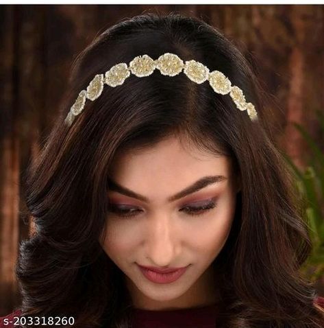 Bridal Sheesh Patti, Shish Patti Hairstyles, Sheesh Patti Hairstyles, Matha Patti Look, Matha Patti Hairstyles, Sheesh Patti, Matha Patti, Open Hairstyles, Indian Bridal Hairstyles