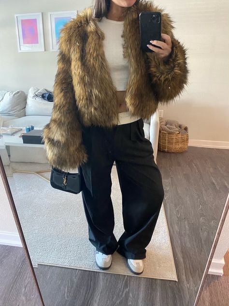 Outfit Accessories Aesthetic, Black Fur Coat Outfit Casual, Fur Coat Casual Outfit, Outfit With Fur Coat, Eastern Europe Aesthetic Fashion, Casual Fur Coat Outfit, Milan Winter Outfit, Milan Outfits Winter, Faux Jacket Outfit