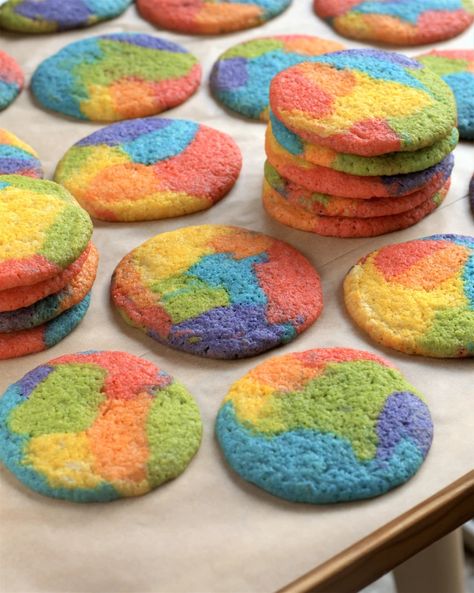 rainbow pride cookies | DAVE BAKES Pride Cookies, Rainbow Sugar Cookies, Rainbow Treats, Cookie Videos, Rainbow Cookies, Chocolate Company, Rainbow Food, Egg Yolks, Summer Celebration