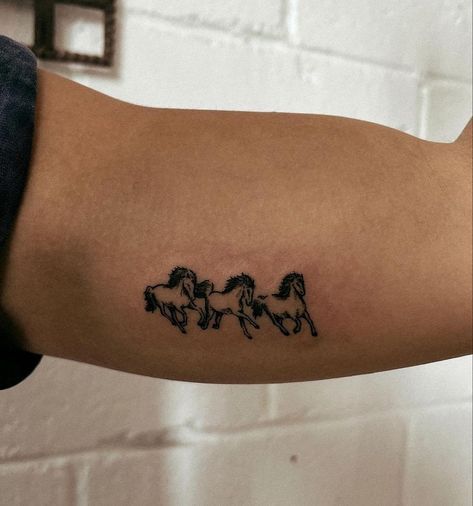 Small Horse Tattoo, First Tattoo Ideas, Cowgirl Tattoos, Cowboy Tattoos, Country Tattoos, Western Tattoos, Handpoke Tattoo, 4 Tattoo, Petite Tattoos