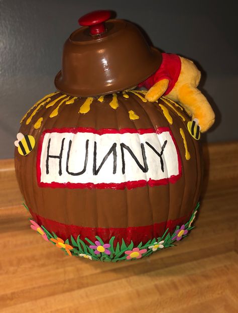 Winnie The Pooh Pumpkin Decorating, Pooh Bear Pumpkin Painting, Winnie The Pooh Pumpkin Painting Ideas, Pooh Pumpkin Painting, No Carve Pumpkins Ideas, Cute Pumpkin Painting Ideas Creative Disney Characters, Pumpkin Painting Winnie The Pooh, Pooh Bear Pumpkin, Tigger Pumpkin Painting