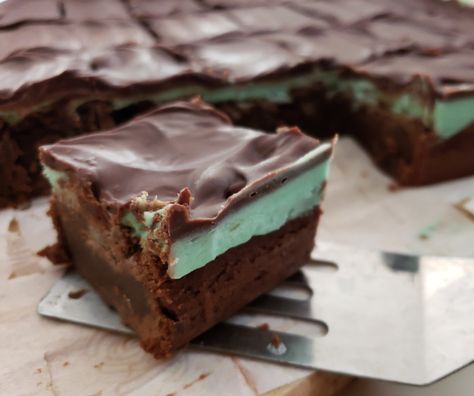 Creme de Menthe Brownies Fudgy Brownie Recipe, Mint Brownies, Chocolate Icing, Melting Chocolate Chips, Green Food Coloring, Chocolate Topping, Fudgy Brownies, Brownie Recipes, Semisweet Chocolate