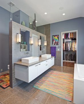 Shower behind screen (not all the way to ceiling) with vanity on other side and then bath along wall opposite vanity.  Doorways x 2 opposite each other. Mediterranean Bathroom, Kid Bathroom Decor, Small Closet Space, Small Bathroom Interior, Primary Bath, Closet Layout, Small Closets, Bathroom Closet, Tiny Bathrooms