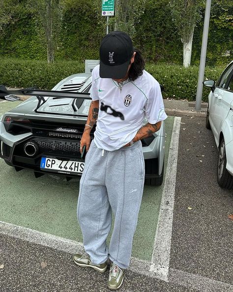 Streetwear Outfit Sweatpants, Mens Streetwear Joggers, Mens Baggy Sweatpants Outfit, Baggy Joggers Outfit, Baggy Sweatpants Outfit Men, Baggy Sweats Outfit, Baggy Joggers Men, Sweatpants Outfit Men Streetwear, Baggy Fits Aesthetic