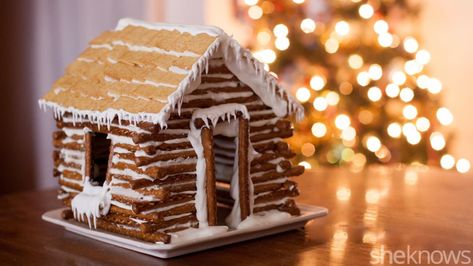 This pretzel log cabin is a fun, no-bake alternative to gingerbread houses and a great Christmas craft to make with your kids. Pretzel Log Cabin, Christmas Food Crafts, Holiday Food Crafts, Gingerbread House Ideas, Ginger Bread House Diy, Cool Gingerbread Houses, Diy Edible, Gingerbread Diy, Cookie House