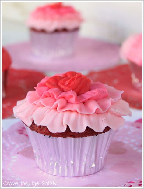 Ombre Ruffle Cupcakes : DIY by Crave.Indulge.Satisfy. Artistic Desserts, Ruffle Cupcakes, Velvet Desserts, White Chocolate Cupcakes, Cake Mini, Cupcake Decorations, Cupcakes Decorados, Creative Cupcakes, Ombre Cake