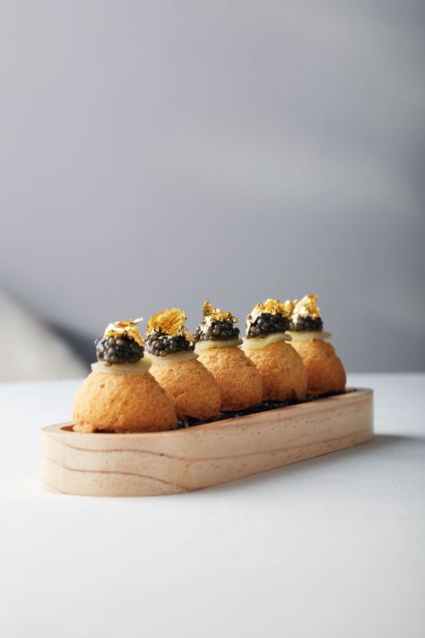 canapes, fine dining, canape idea, food, food lover, restaurant, michael canes MBE, michelin star Fine Dining Canapes, Michelin Star Food Plating, Fine Dining Appetizers, Bocuse Dor, Michelin Food, Sweet Appetizer, Canapes Recipes, Fine Dining Desserts, Puff Pastry Appetizers