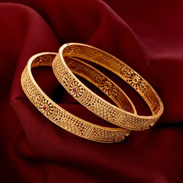 Modern women deserve stylish bangles to suit their personalities. We have a vast collection of contemporary bangle designs in gold, platinum, silver and rose gold designs. Bangles Aesthetic, Stylish Bangles, Bangles Diamond, Kalyan Jewellers, Modern Bangle, Ladies Bangles, Goddess Aesthetic, Diamond Bangles, New Gold Jewellery Designs