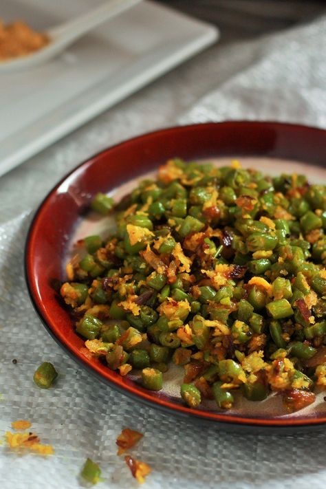 South Indian Green Beans Poriyal Recipe - This dish will add a splash of colour to any table! It take so less time to make and takes the humble green beans to a whole new level. Beans Recipe Indian, Green Beans Recipe Indian, Indian Green Beans, Beans Poriyal, Indian Beans Recipe, Sindhi Recipes, Poriyal Recipe, Indian Vegetable Recipes, Indian Delicacies