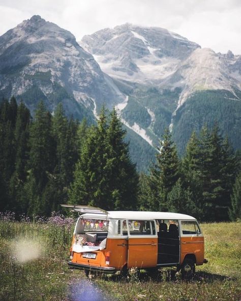 Van Life Aesthetic, Mundo Hippie, Bus Life, Travel Van, Hippie Life, Camping Ideas, Camping Life, Vw Bus, Travel Inspo