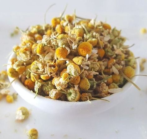 Twin Flame Candle, Chamomile Aesthetic, Benefits Of Chamomile Tea, Herb Photography, Autumn Produce, Benefits Of Chamomile, Chamomile Tea Benefits, Tea Gif, Dried Chamomile