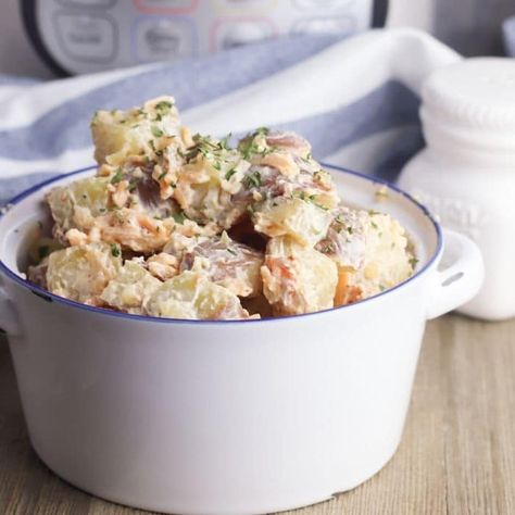 Instant Pot Potato Salad is an easy and quick side dish for dinner or potluck recipes. Whip up this loaded potato salad that has bacon, cheese, and more. Quick cook time and oh, so satisfying. #potato #salad #bacon #cheese #sidedish #instantpot #pressurecooker #sourcream #potluck #party #summer #summerside #sidedishrecipe Gluten Free Potato Salad, Instant Pot Potato Salad, Potato Salad No Mayo, Dill Potato Salad, Making Potato Salad, Dill Potato, Vegan Potato Salad, Loaded Potato Salad, Summer Side Dishes Recipes