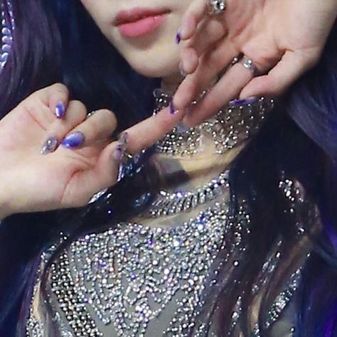 purple kiss na goeun Purple Kiss Aesthetic, Kiss Aesthetic, Na Goeun, Kpop Details, Purple Kiss, Aesthetic Icon, Kiss, Purple