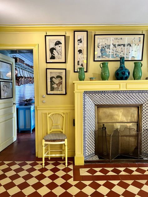 Giverny: A Look Inside the Magical World of Monet - The Glam Pad Totoro House, Monet House, 90s Living Room, Claude Monet House, Giverny Monet, Yellow Rooms, House Palette, French Country Interior, Terrace Home