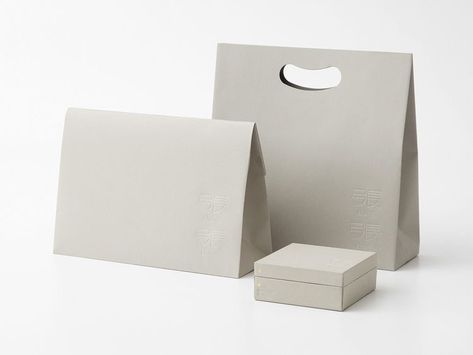 Graphic Design Mockup, Paper Bag Design, Luxury Packaging Design, Postcard Mockup, Packaging Ideas Business, Handmade Packaging, Branding Design Packaging, Presentation Layout, Visual Identity Design