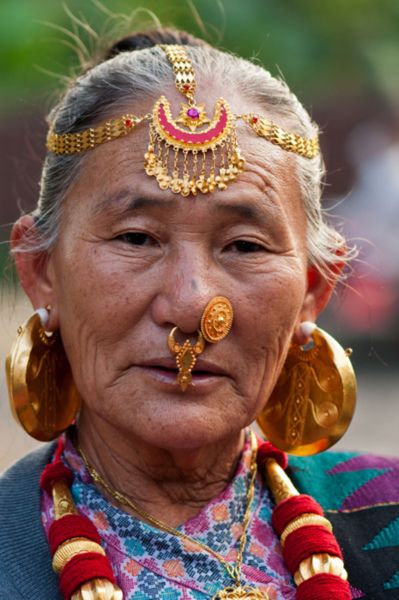 Nepal - Limbu Tribe भारतीय इतिहास, Colorful People, Character Studies, Traditional Ornaments, Awesome Pictures, We Are The World, Cultural Diversity, Old Woman, Human Race