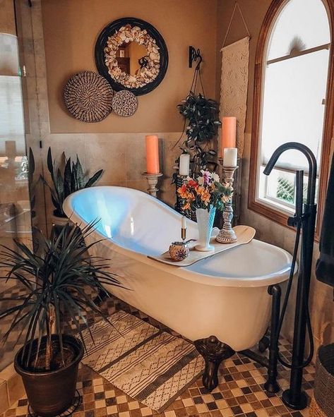 a boho bathroom with a clawfoot tub, candles, potted plants, decorative baskets and an ornate mirror Bohemian Bathroom Ideas, Boho Bathroom Ideas, Bohemian Bathroom, Boho Bathroom Decor, Renovation Budget, Bathtub Design, Boho Bathroom, Online Furniture Shopping, Clawfoot Tub