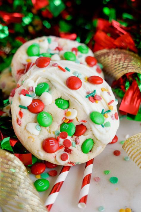 Christmas Cake Mix Cookies, Cake Mix Christmas Cookies, Hot Chocolate Fudge Recipe, Great American Cookie Company, Easy Cake Mix Cookies, Easy Christmas Cake, Best Cookie Recipe Ever, Christmas Cookie Bars, Confetti Cookies