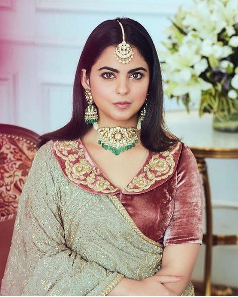 Sabyasachi Blouses, Isha Ambani, Sabyasachi Jewelry, Sari Design, Blouse Designs Indian, Elegant Blouse Designs, Unique Blouse Designs, Designer Saree Blouse Patterns, Stylish Blouse Design