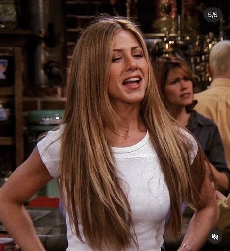 Rachel Friends Hair, Rachel Core, Jennifer Aniston 90s, Friends 90s, Rachel Green Hair, Rachel Hair, 90s Haircuts, Rachel Green Friends, Jeniffer Aniston