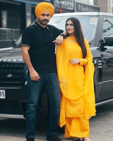 Sardar Sardarni Couple, Sardar Couple, Party Night Club Aesthetic, Images For Dp, Punjabi Couple, Party Night Club, Punjabi Status, Couple Dress