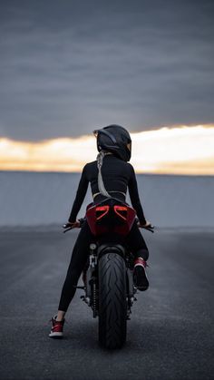 Bike Poses For Women, Motorcycle Future, Motorcycle Shoot, Biker Lady, Woman Biker, Motorcycle Photo Shoot, Biker Photos, Biker Couple, Biker Photography