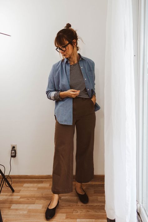 Fall Look Book, White Long Sleeve Tee, Chambray Top, Cold Weather Fashion, Brown Pants, Look Book, Clothespins, 가을 패션, Fall Fashion Trends