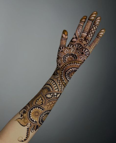 Mehndi Drawing, Karva Chauth Mehndi Designs, Palm Mehndi Design, Mehndi Designs Bridal Hands, Simple Henna Tattoo, Mehndi Designs For Kids, Beginner Henna Designs, Mehndi Design Pictures, Engagement Mehndi Designs