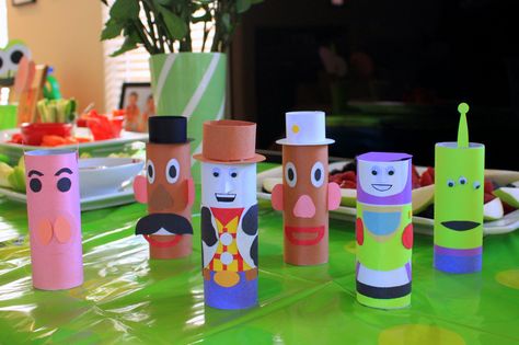 Toy Story characters made from toilet paper rolls, construction paper, cardstock and a whole lot of creativity! Toy Story Kindergarten Activities, Toy Story Arts And Crafts, Toy Story Paper Craft, Toy Story Crafts Walmart, Toy Story Cardboard Cutouts, Toilet Paper Roll Diy, Toy Story Crafts, Toilet Roll Craft, Disney Classroom