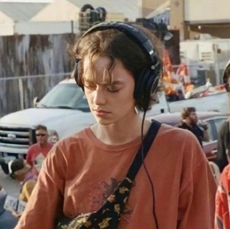 Brigette Lundy Paine, Romanoff, Pretty People, Short Hair, Headphones, Short Hair Styles, Songs, Hair Styles, Instagram