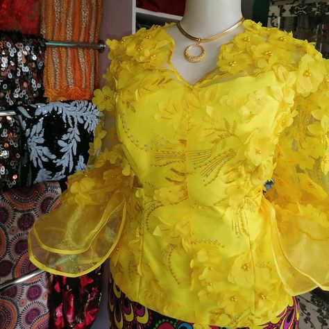 Igbo Blouse, Yellow Lace Blouse, Lace Blouse Styles, African Maxi Dress Ankara, Lace Styles For Wedding, Ankara Dress Designs, Lace Blouses, African Blouses, Dress Ankara