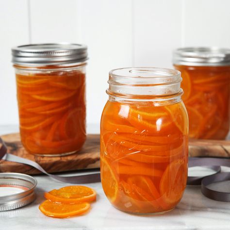 Candied clementines make the perfect gift for cocktail lovers and home bakers. Candied Clementines, Handmade Food Gifts, Clementine Recipes, Homemade Gifts For Mom, Canning Fruit, Handmade Food, Canned Fruit, African Recipes, Jam And Jelly