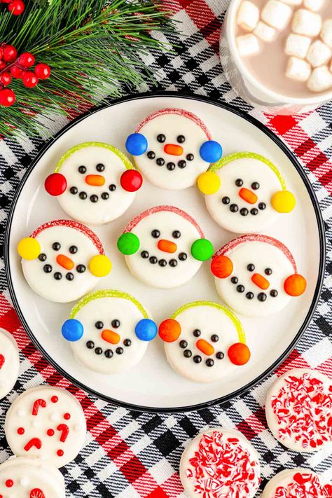 Oreo Snowman, Snowman Cookies Recipe, Snowman Cake Pops, Christmas Trays, Chex Mix Christmas, Melted Snowman Cookies, Chewy Gingerbread Cookies, Craft To Make, Snowman Cake