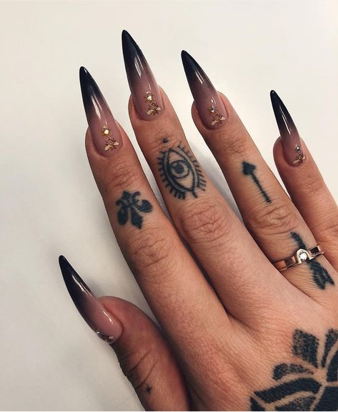 Matte Stiletto Nails, Witchy Nails, Edgy Nails, Goth Nails, Grunge Nails, Fire Nails, Dream Nails, Pretty Acrylic Nails, Chic Nails