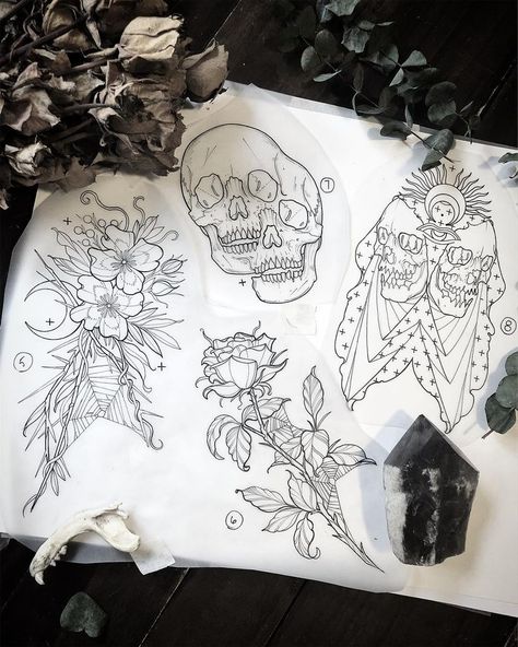 Halloween Tattoo Drawings, Trendy Hand Tattoos, Inspiration Tattoo, Tattoos Geometric, Tattoo Flash Sheet, Spooky Tattoos, Halloween Tattoo, Tattoo Portfolio, Tattoo Illustration