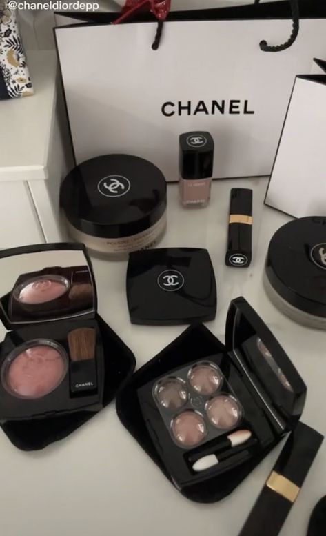 Chanel Aesthetic Makeup, Channel Makeup Products, Chanel Beauty Products, Chanel Makeup Aesthetic, Makeup Expensive, Chanel Makeup Products, Natural Makeup Eyeshadow, Eyeshadow Palette Aesthetic, Chanel Makeup Set