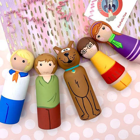 Wooden Peg People, Peg Dolls Ideas, Disney Peg Dolls, Peg Doll Characters, Painting Wooden Peg Dolls, Peg Doll Painting Tips, Peg Doll Story Characters, Wooden Clothespin Crafts, Peg Doll