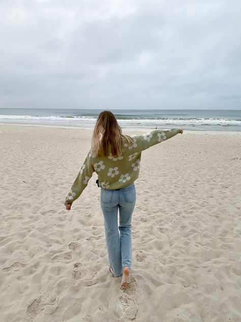 Green sweater with white flowers. Straight leg denim jeans. Chilly day at the beach outfit. Chilly Beach Day Outfit, Beach Day Outfit, Flower Sweater, School Clothes, Clothing Inspiration, Day Outfit, Green Sweater, School Outfits, Beach Day